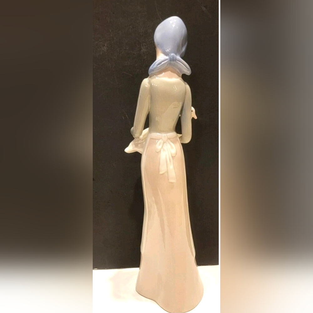 Vintage Slender Girl Holding A Goose 11" Porcelain Figuine - Picture 3 of 8